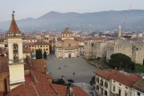 Prato da sotto in su