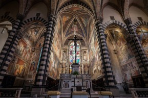 Luce sull’arte: visita notturna con torcia nel Duomo di Prato